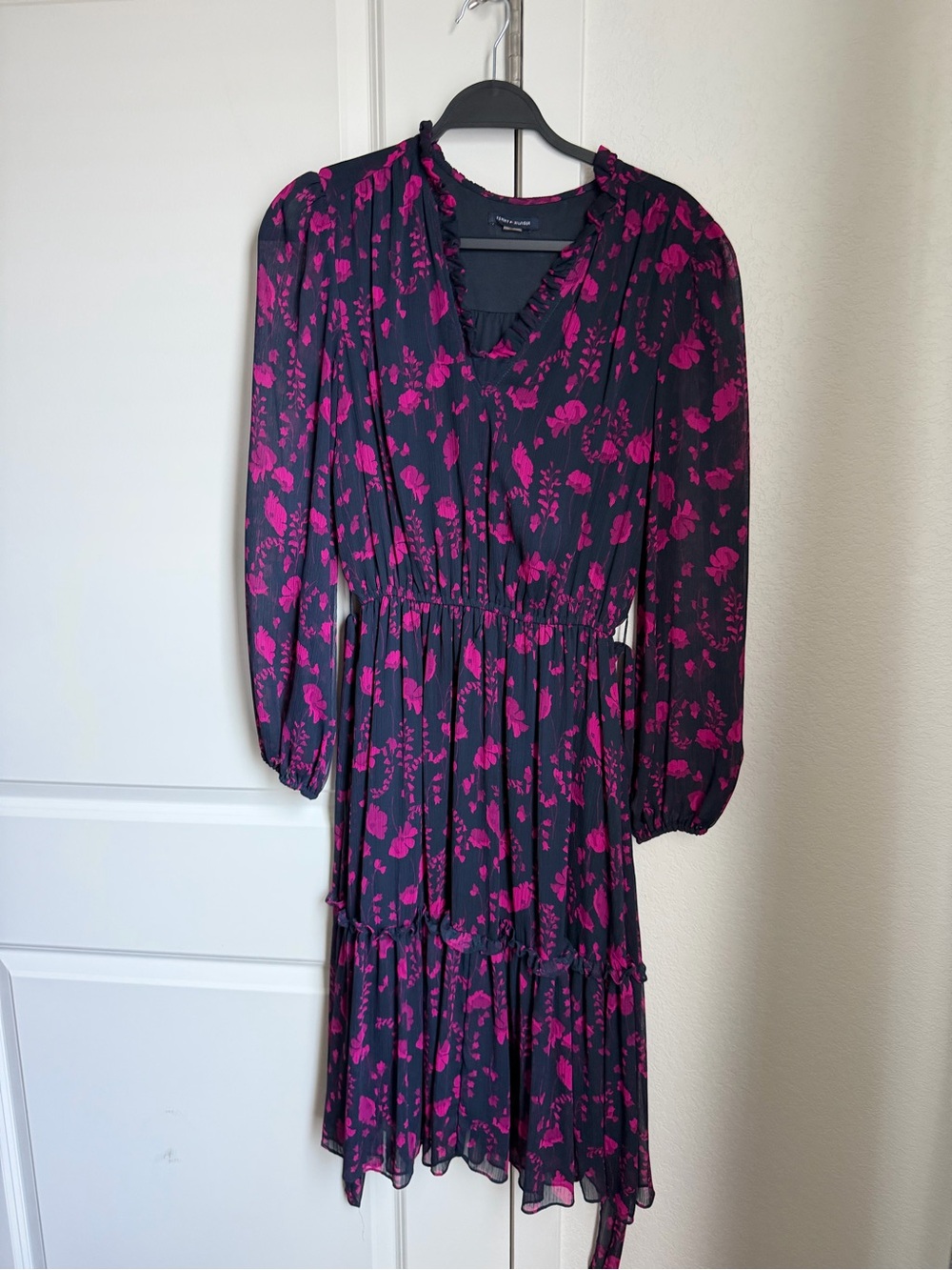 Women's Navy & Fuchsia Floral Long-Sleeve Midi Dress